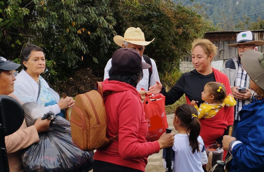 Economía Ambiental/Ecologistas de Consigue donan cobijas en poblado del Nevado de Toluca/Víctor Zendejas Orozco