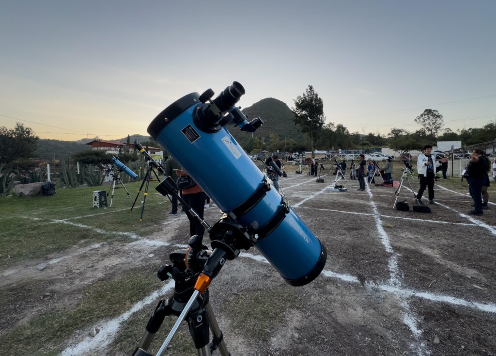 “Noche de las Estrellas” reunió a más de 2 mil 500 amantes de la astronomía, en Ecatepec