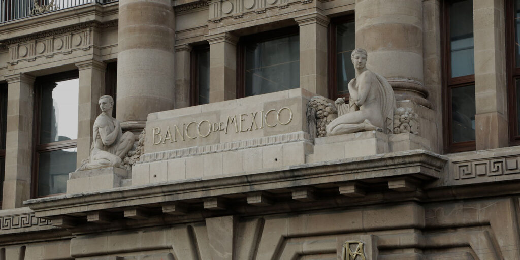 Consideran en Banxico reducciones de mayor magnitud a la tasa de referencia