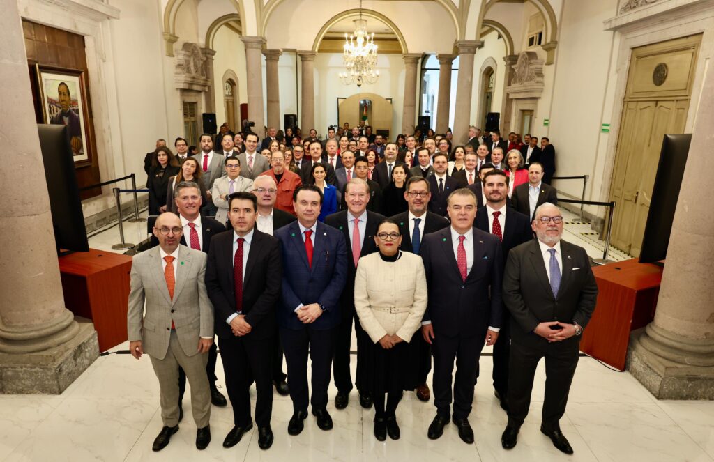 Listos, 10 centros de atención para repatriados de EU: Segob; empresas ofrecen 50 mil empleos