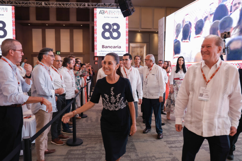 Problema a resolver, falta de acceso a créditos: Claudia Sheinbaum a banqueros