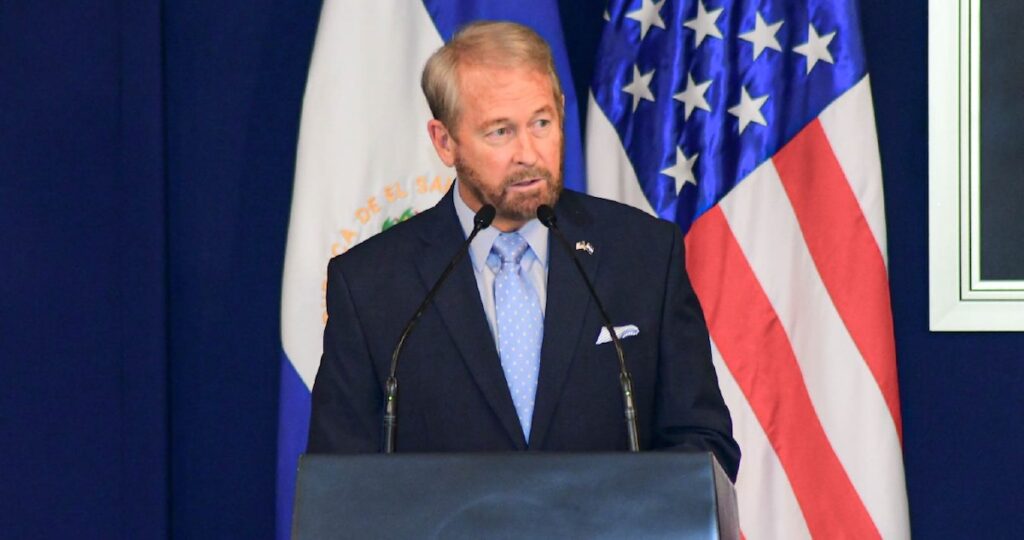 Utopía/Las credenciales de Ronald Johnson/Eduardo Ibarra Aguirre