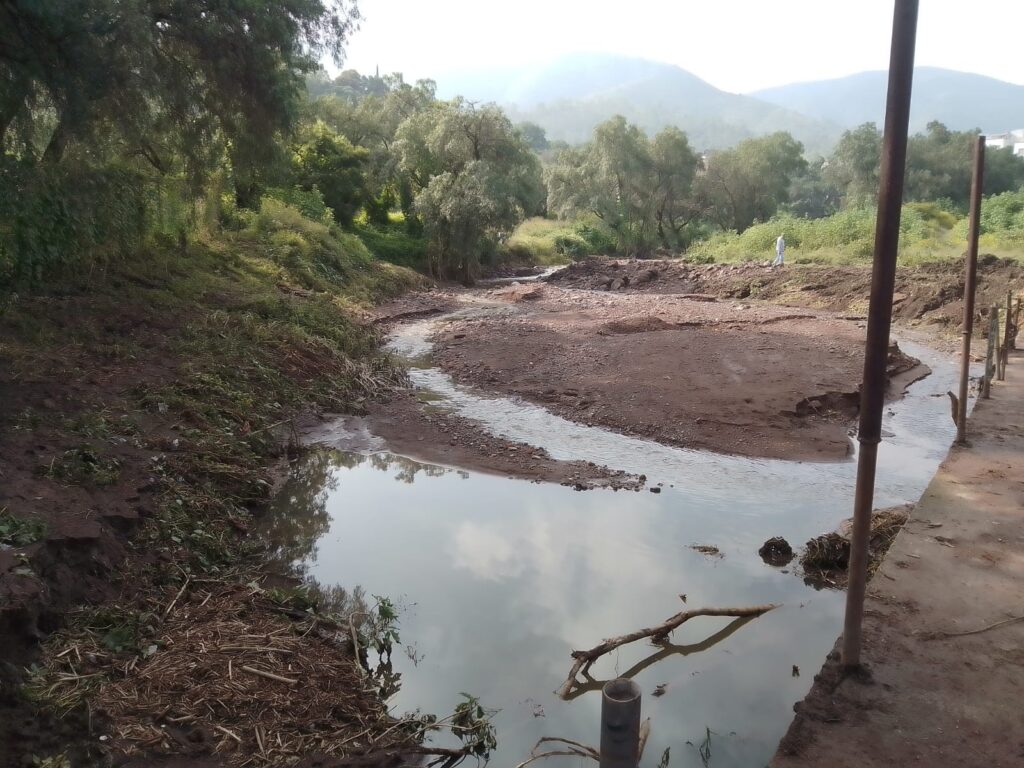 Limpieza de arroyo Los Acuales evitará inundaciones; SAPASAC supervisa a diario