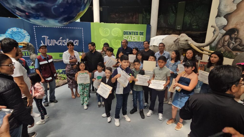 Menores crean realidad distinta con»De la Basura al Arte», exposición artística de dinosaurios en el Museo Jurásica