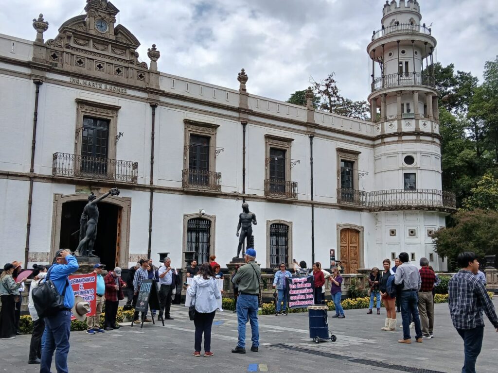 Exigen cese de hostigamiento laboral a docentes de la U. de Chapingo y violencia contra alumnas