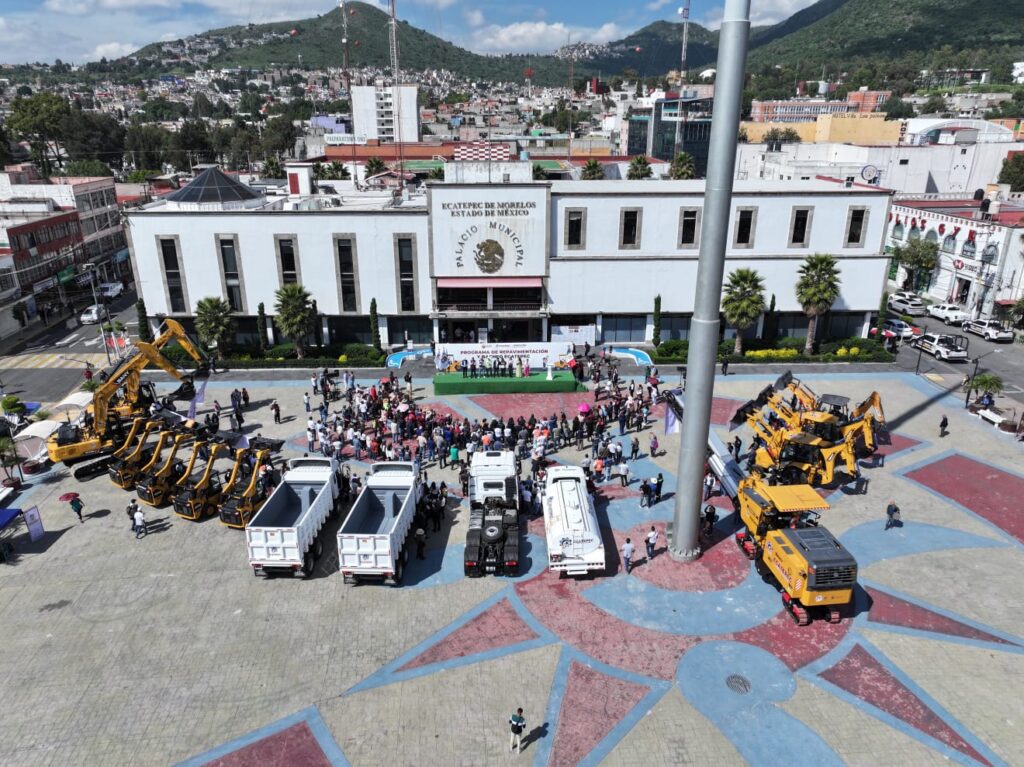 Intensifican trabajos de bacheo y repavimentación en Ecatepec con más maquinaria