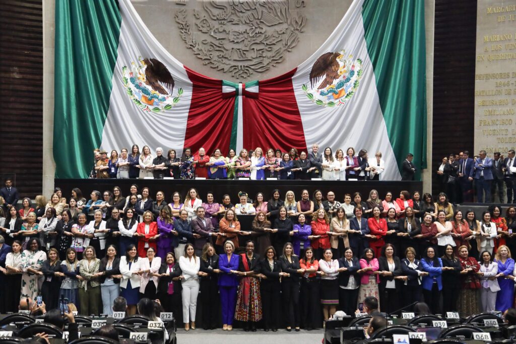 No habrá marcha atrás en política social a favor de las mujeres: Rosa Icela Rodríguez
