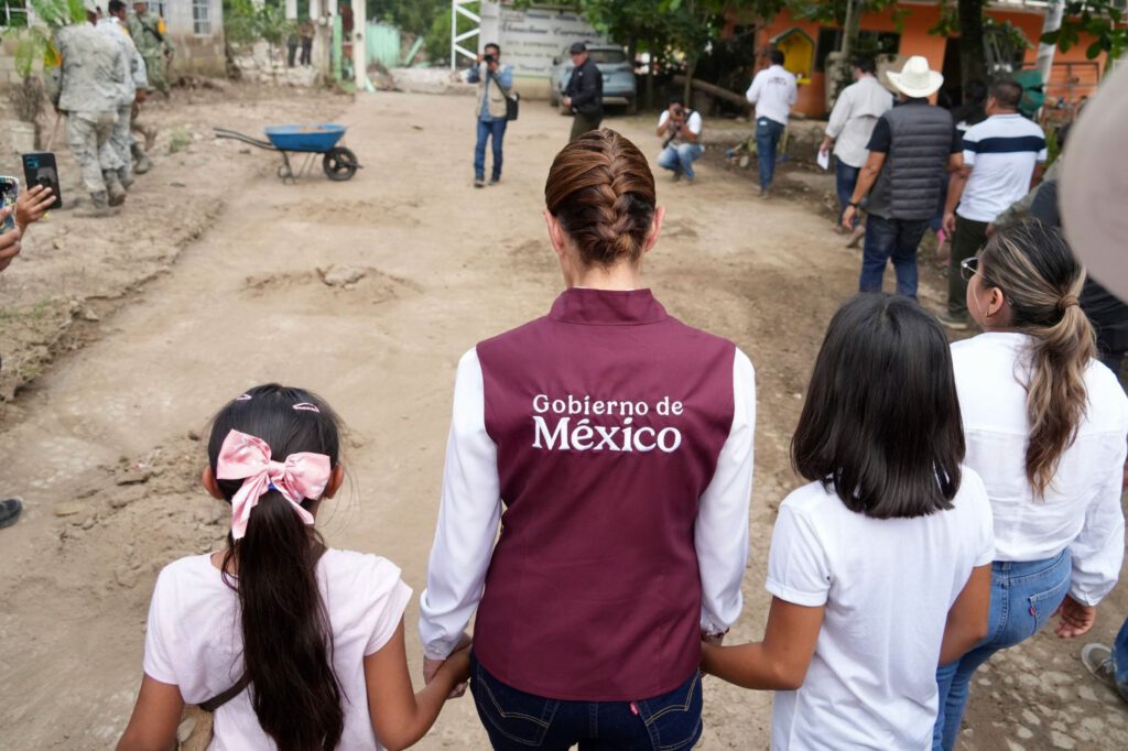 Inversión inicial de 10 mil mdp en apoyos directos a damnificados por  lluvias; más de 70 mil viviendas afectadas