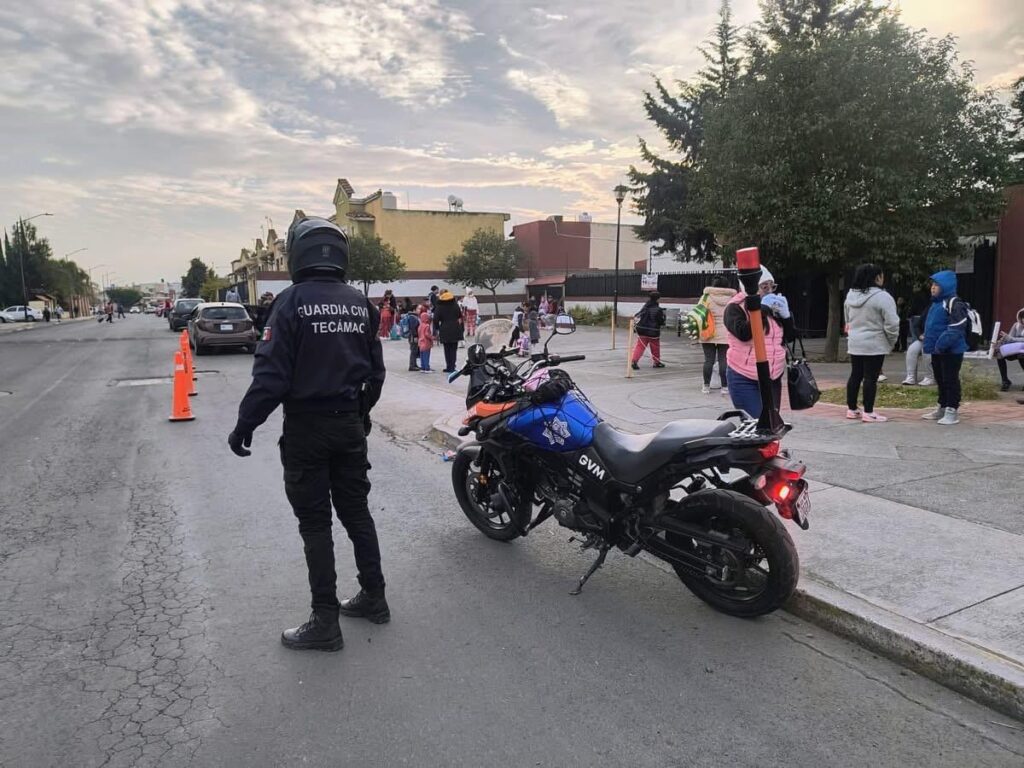 Refuerzan operativos para garantizar la seguridad de estudiantes en Tecámac