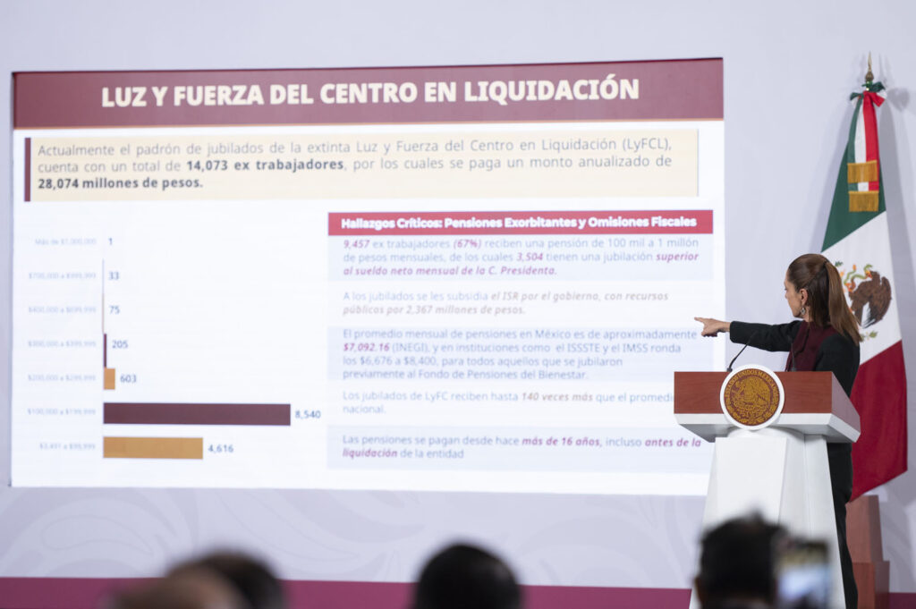Van por eliminar pensiones millonarias de exfuncionarios de altos mandos de confianza