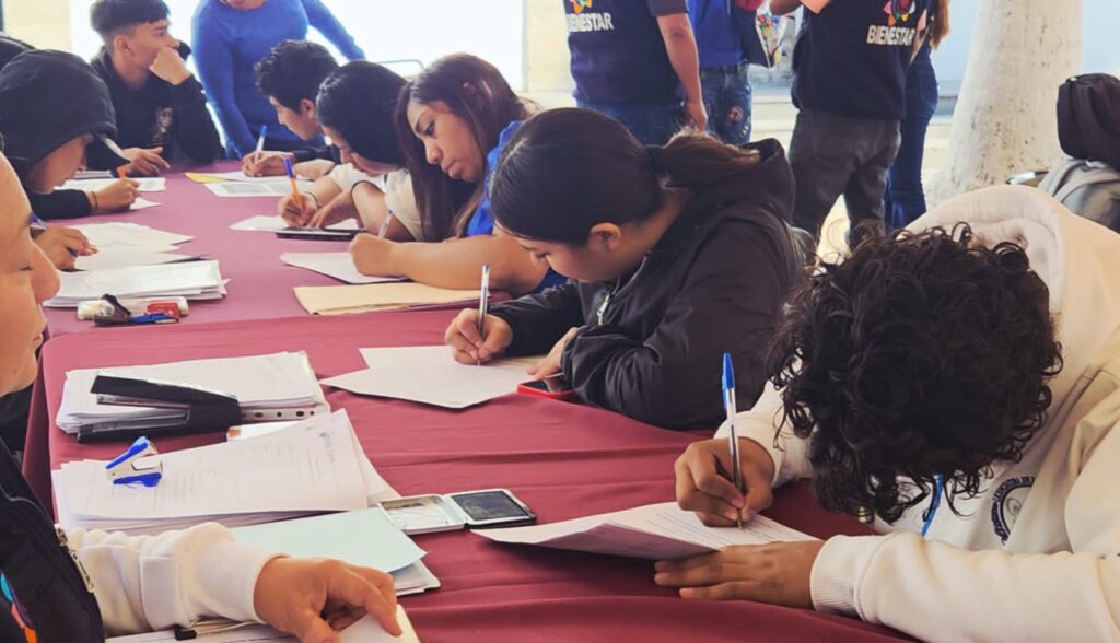 Recibirán becas para pasajes 5 mil estudiantes universitarios de Ecatepec