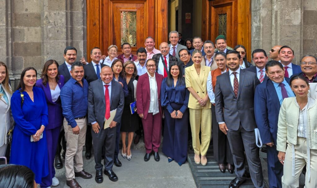 Claudia Sheinbaum ofreció reforzar acciones para combatir inseguridad en 61 municipios; Azucena Cisneros destacó estrategia y trabajo coordinado