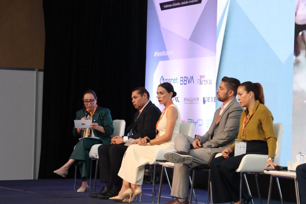 Azucena Cisneros presentó el modelo de recuperación territorial y calidad de vida de Ecatepec