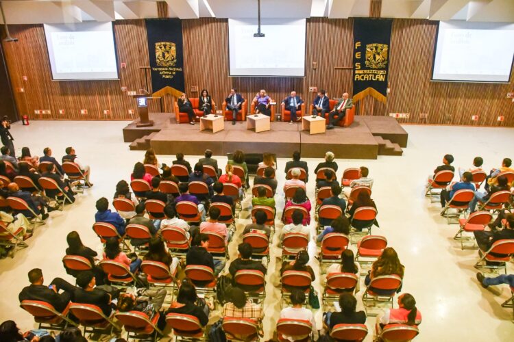 FES Acatlán polos