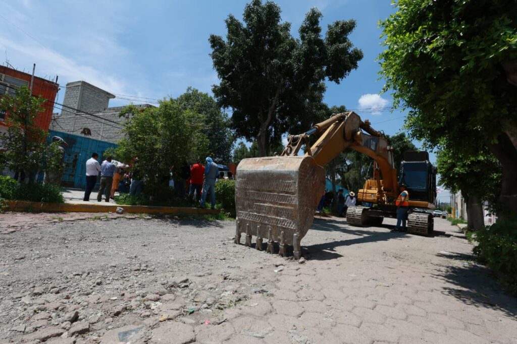 Se iniciaron obras integrales en la avenida Gasoducto en San Pedro Xalostoc, en Ecatepec
