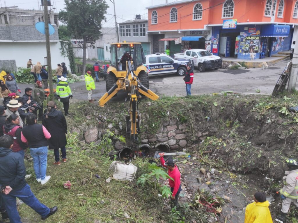Ecatepec: limpian barrancas y advierten riesgos por invasión de cauces